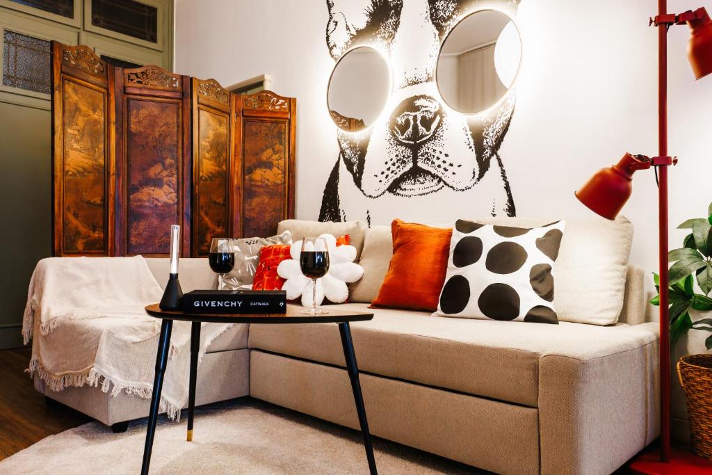 Art Home with balcony, 5 min to Republic Square - 3