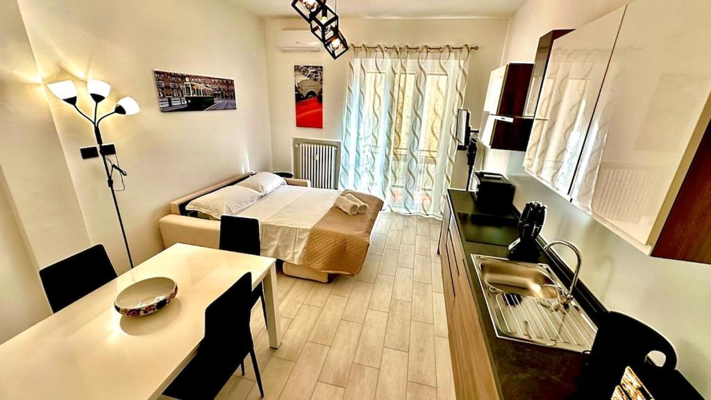 bilocale,climatizzato,4 posti letto, doppi servizi completi, posto auto privato gratuito - 3