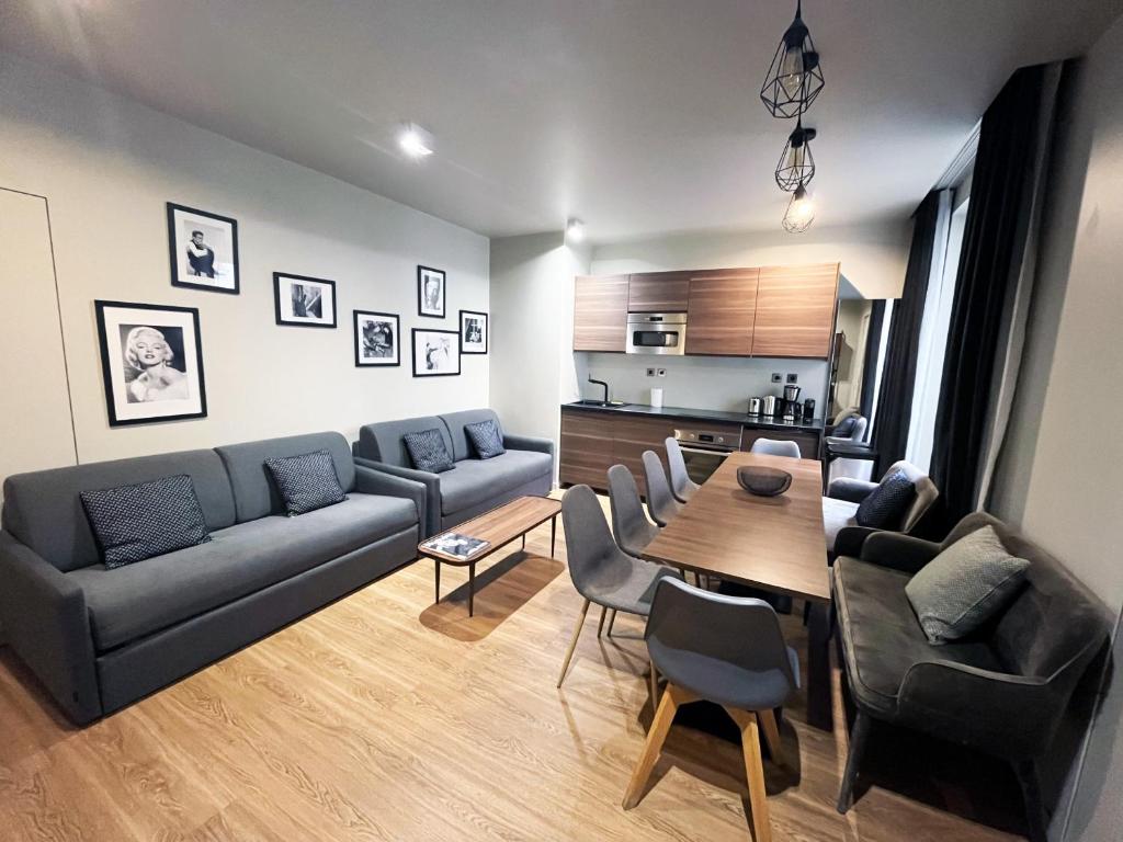 UrbanFlat 78 - 3-Bedroom Apartment for 11 Heart of Le Marais Republique - 2