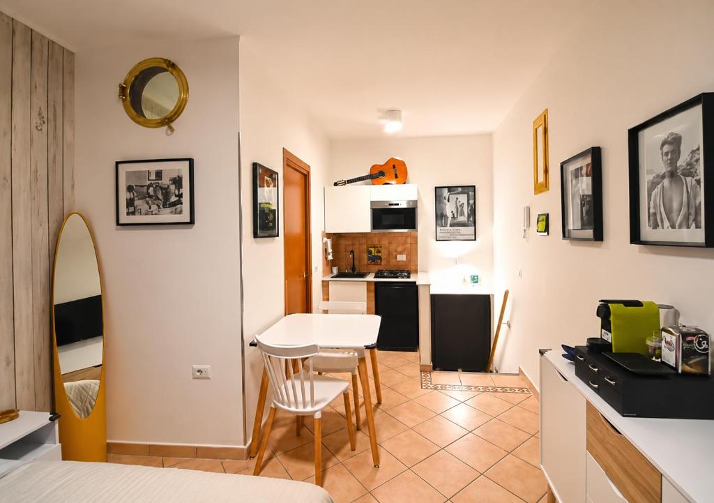 Space Oddity Naples Apartment - 4
