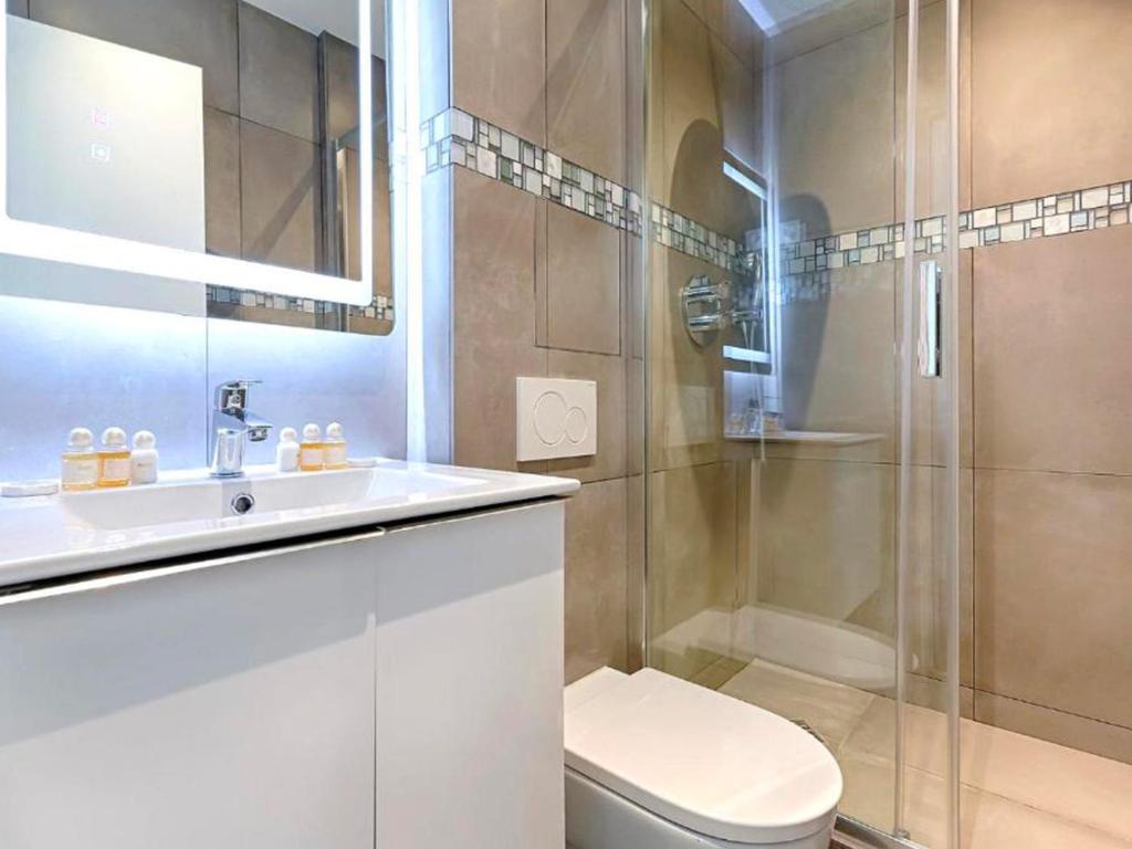 UrbanFlat 209 - Bright Air-Conditioned Studio for 3 - Heart of Paris - 3