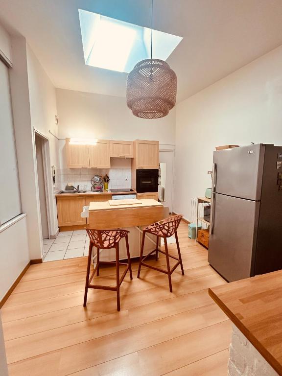 Large bright apartment Downtown Station 5 min away - 5