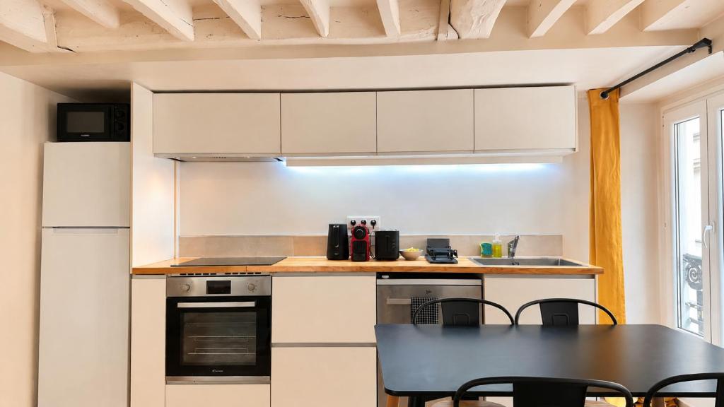 Boutique 1 Bedroom Apartment in Central Paris 2 - 3