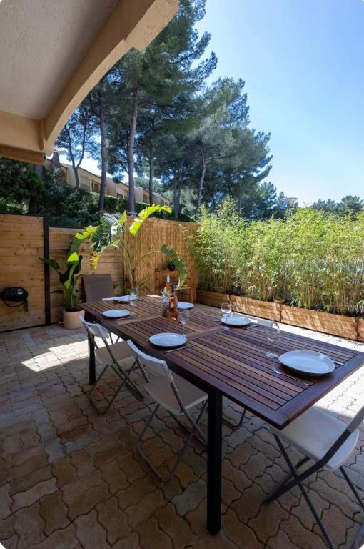 Appart avec grande terrasse piscine et mer à pied - 2