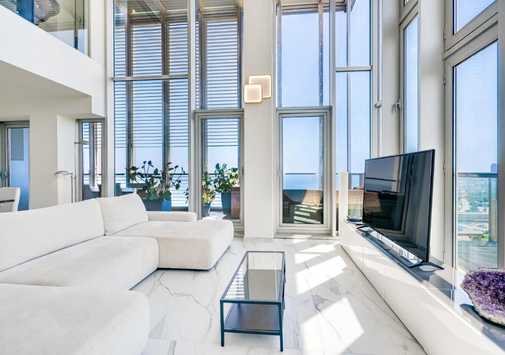 Penthouse With The Best Views! - 4