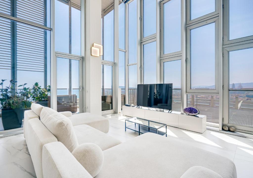 Penthouse With The Best Views! - 3