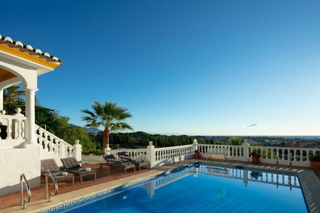 Large Family Villa 500m From Beach with Stunning Views - 4