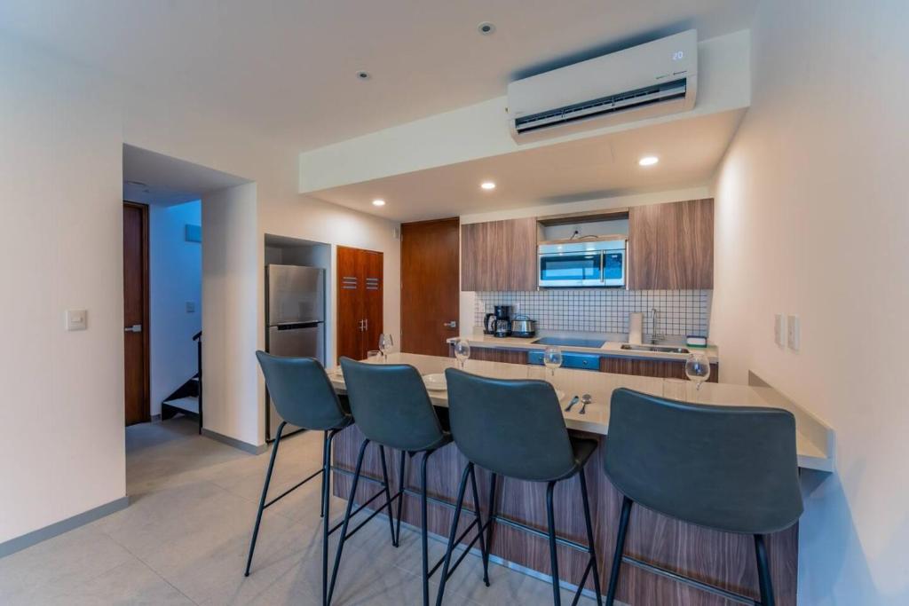 2 BR Penthouse Private Pool y Parking Sleeps 8 - 1