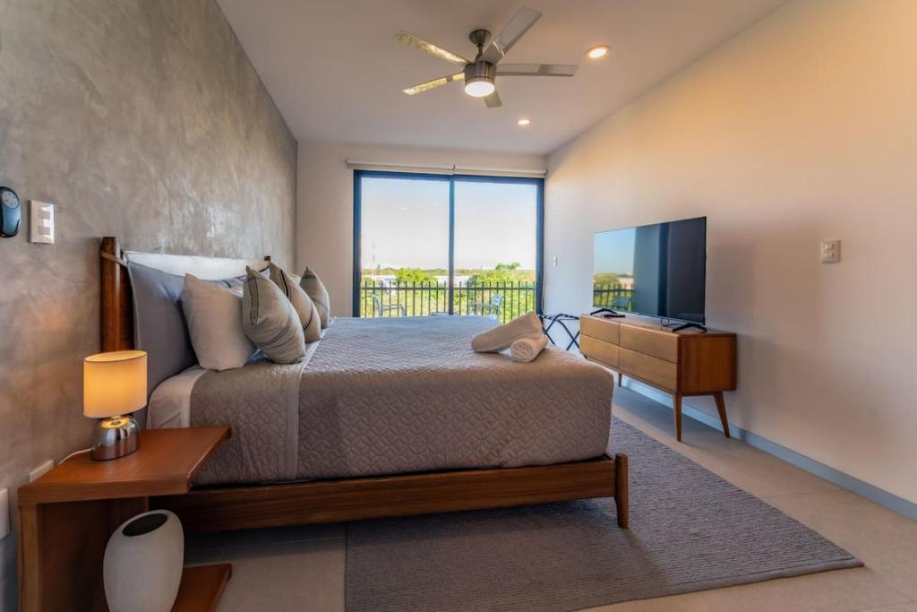 2 BR Penthouse Private Pool y Parking Sleeps 8 - 4