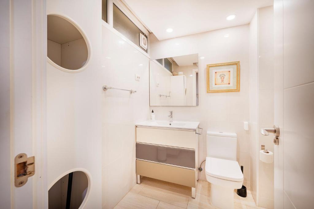 Fuengirola. Bonito apartamento en Paseo Marítimo. Espectaculares vistas al mar. Primera línea - 4