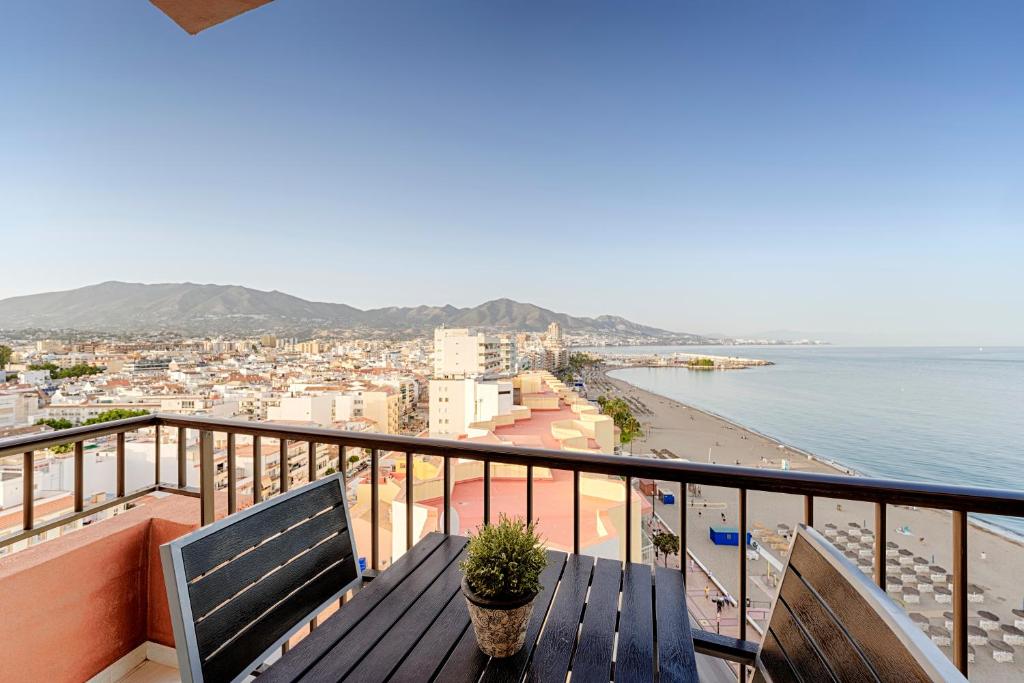 Fuengirola. Bonito apartamento en Paseo Marítimo. Espectaculares vistas al mar. Primera línea - 1