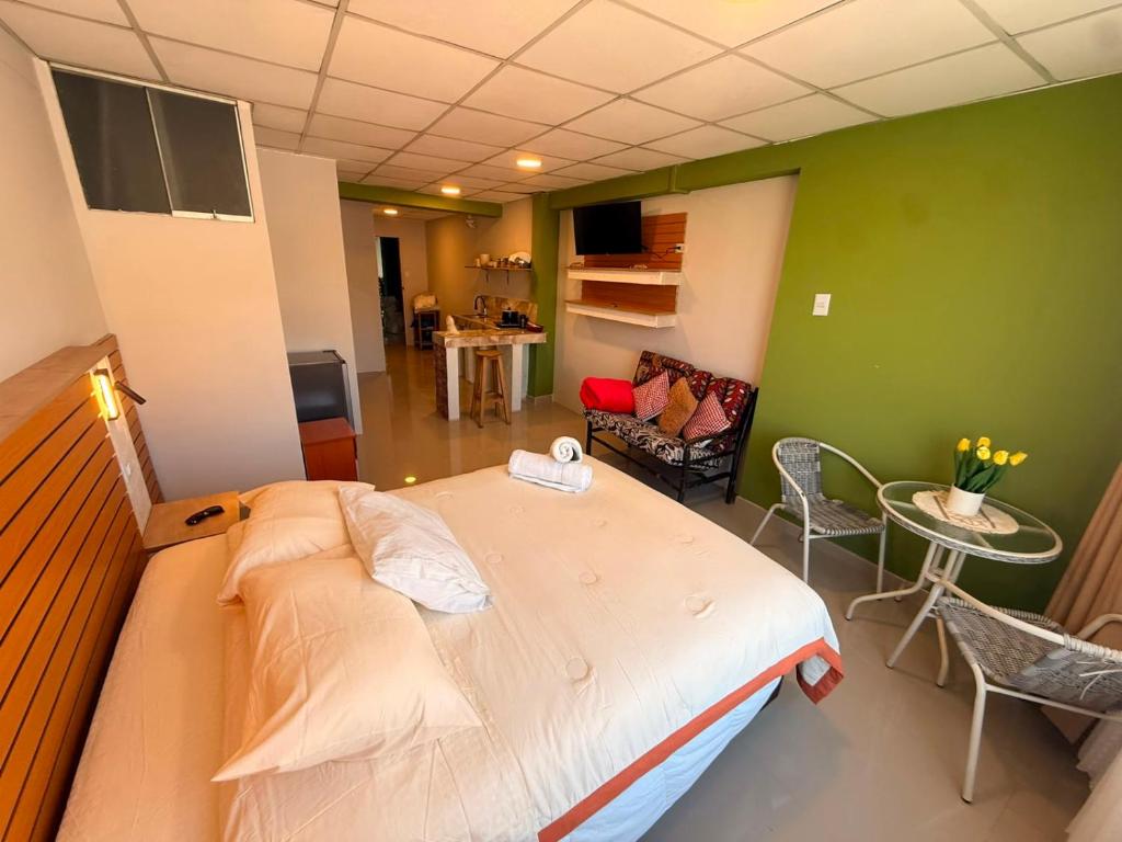 Modern City Loft5 Kitchen Elevator Sleeps 4 - 5