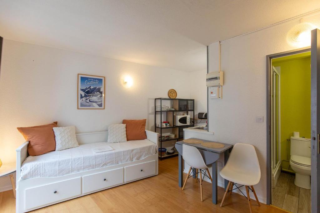 Studio en hyper centre, au pied des télécabines, calme avec un accès aux Bains du Rocher par jour pour une personne - 3