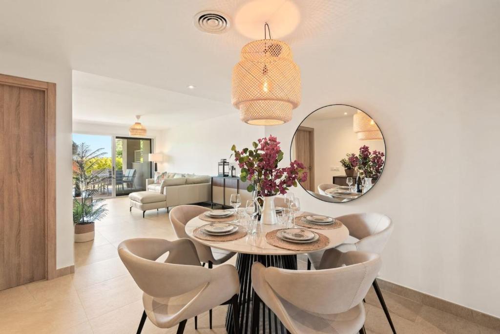 Sunny Golf Apartment - Golf and Pool Views - 2