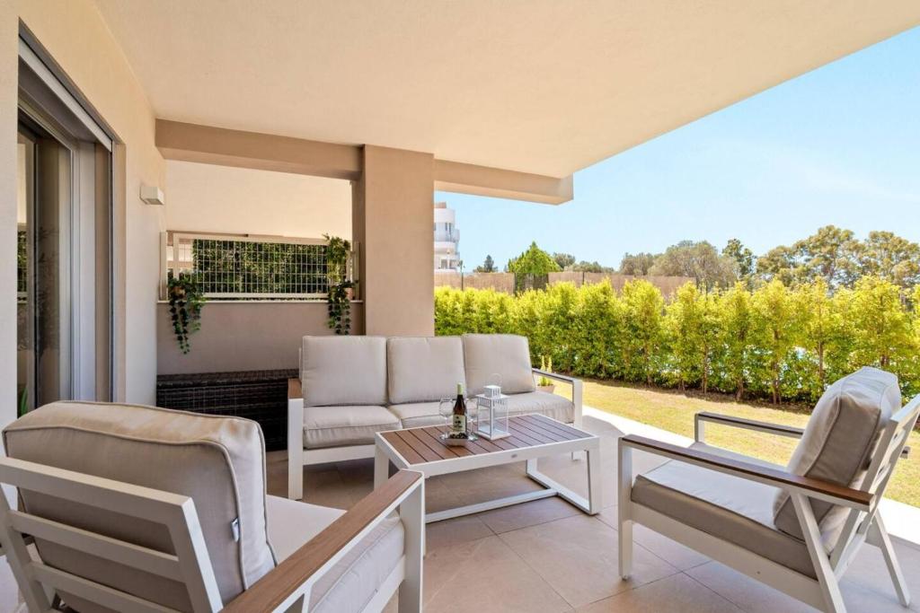 Sunny Golf Apartment - Golf and Pool Views - 3