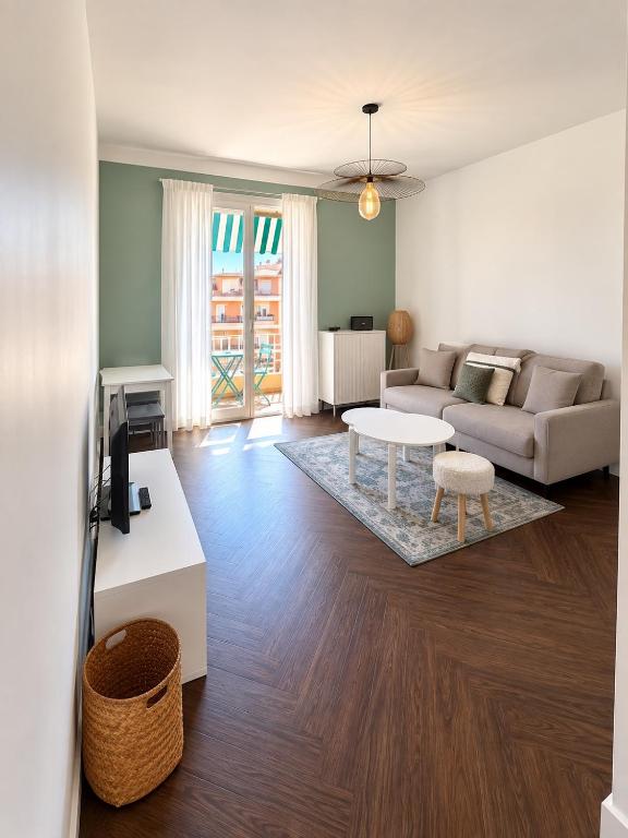 Spacieux STUDIO Happy home en dernier étage avec petit ascenseur et balcon À 5 minutes du vieux Nice et de la mer Attention aucune chambre séparée - 2