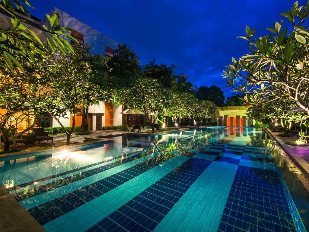 Swimming pool, The Victoria Hotel Yogyakarta in Yogyakarta