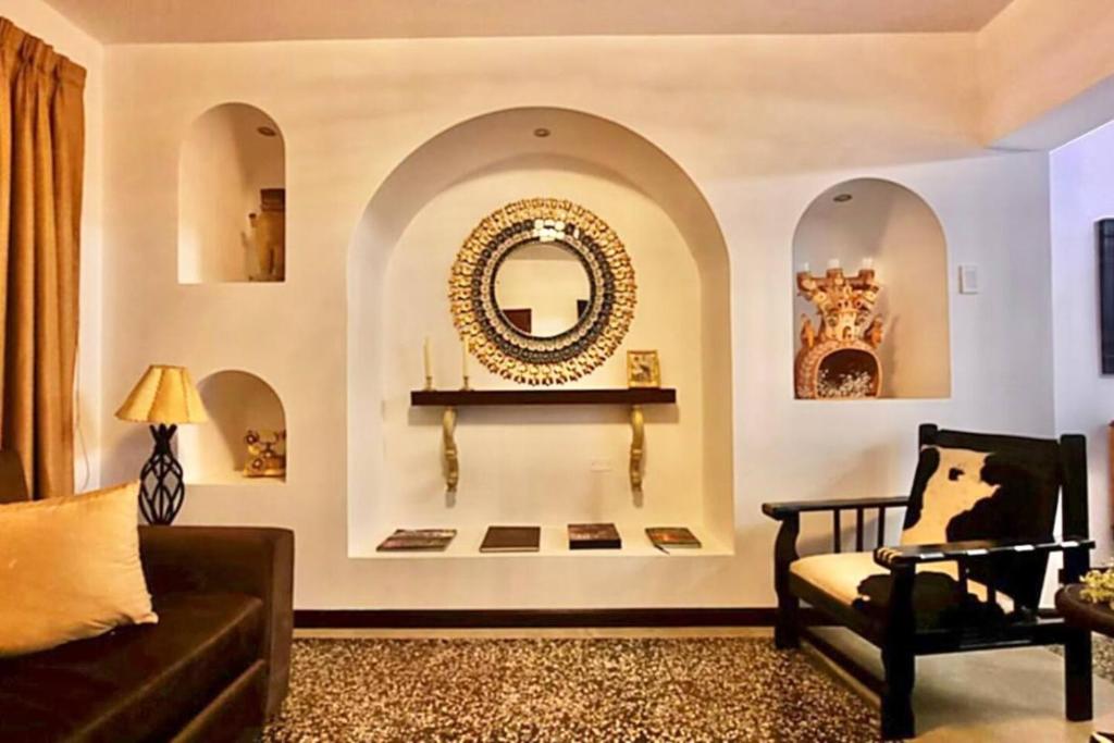 Casa Pacheco - Luxury 2BR/2BA w/ Jacuzzi - Walk to Beach & Castle - 1