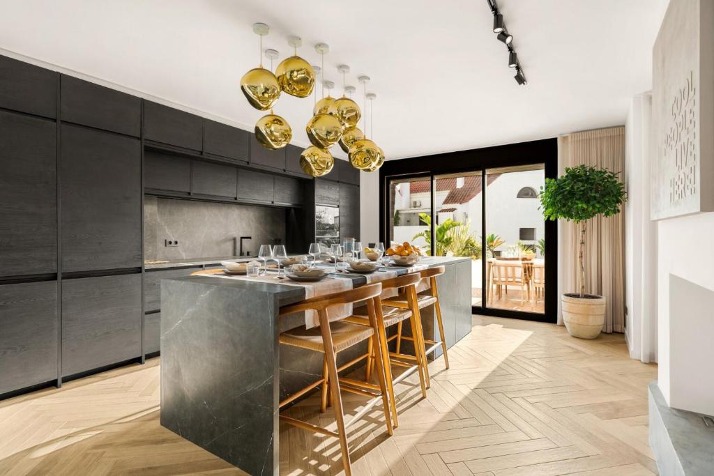 Superb Lorcrimar apartment, Puerto Banus, Marbella - 1