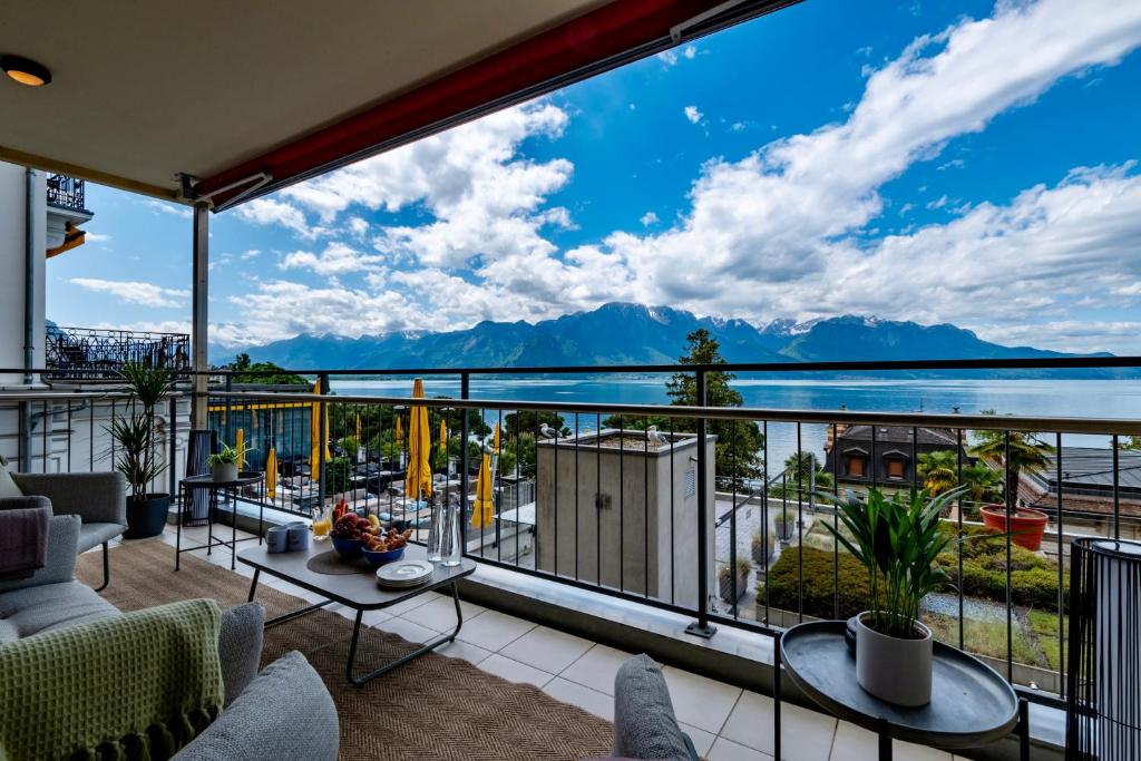 Spacious 3BR Lakeview Apartment with Terrace by GuestLee - 3
