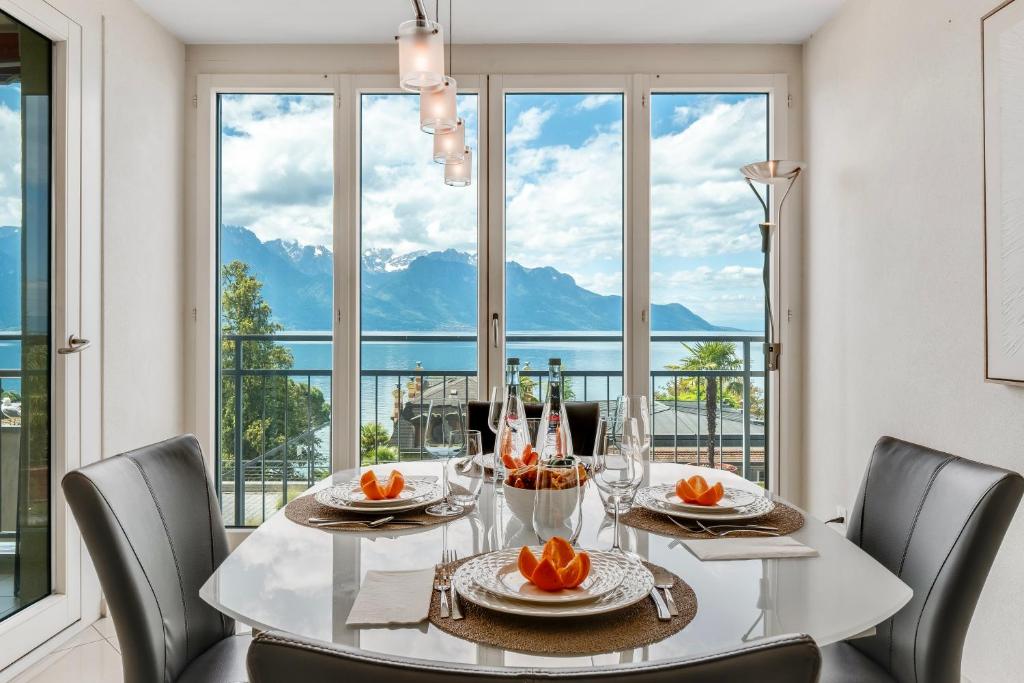 Spacious 3BR Lakeview Apartment with Terrace by GuestLee - 2