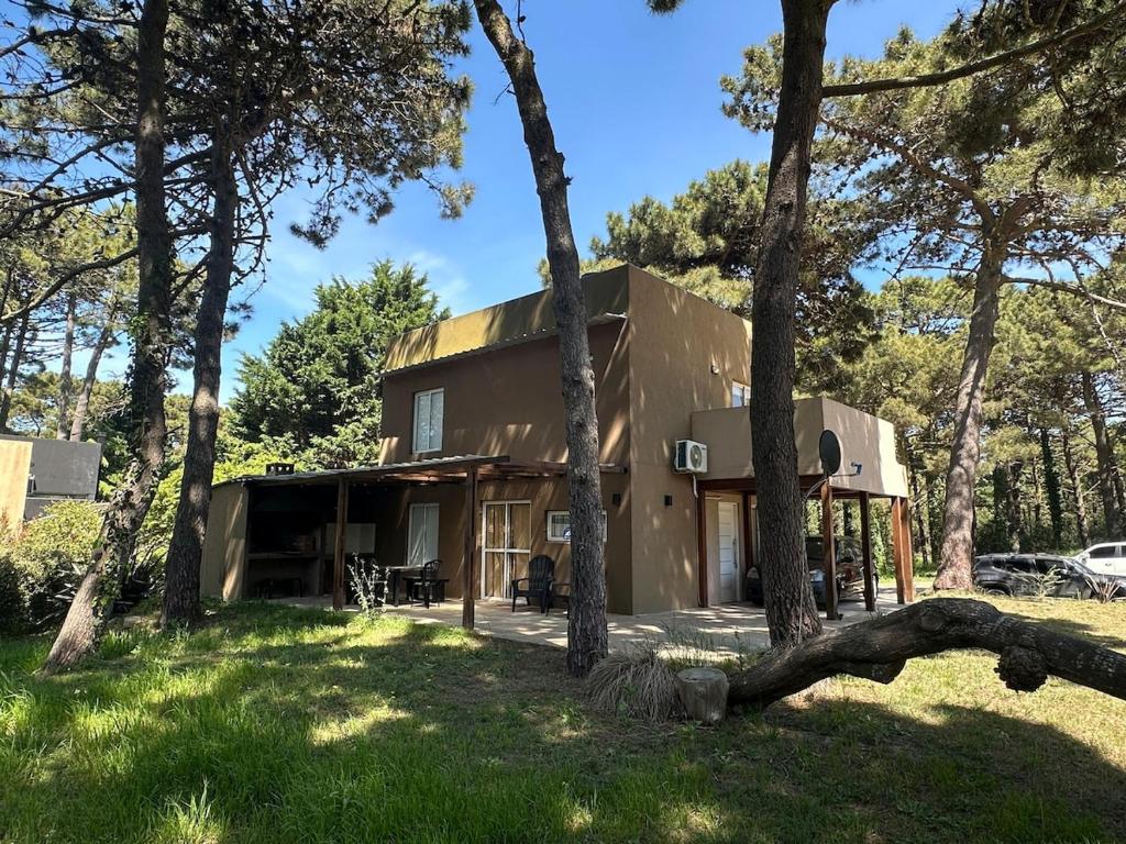 Casa en pleno bosque de Pinamar Norte - 1