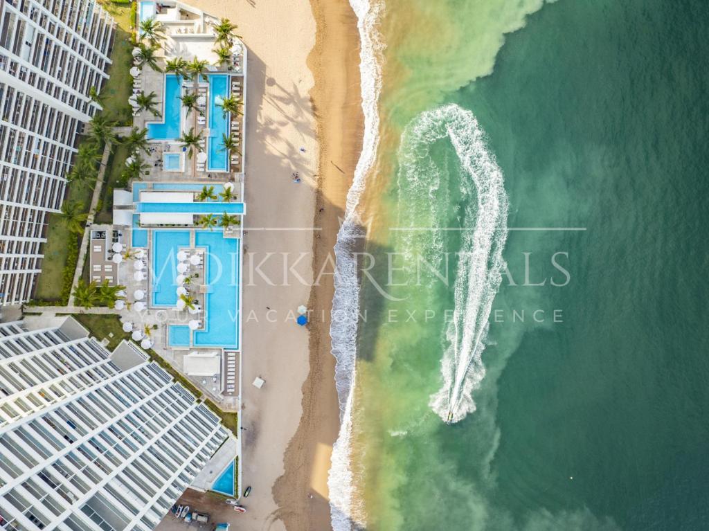 Wake Up to Paradise – Stunning 2BR Condo Right on the Beach - 2