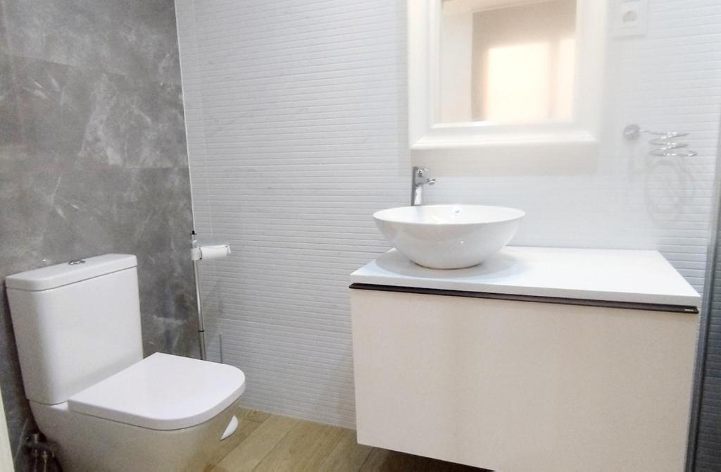 PICASSO - Quiet Renovated Apartment with Oven and Dishwasher and Lift - Steps from Calle San Miguel - 3