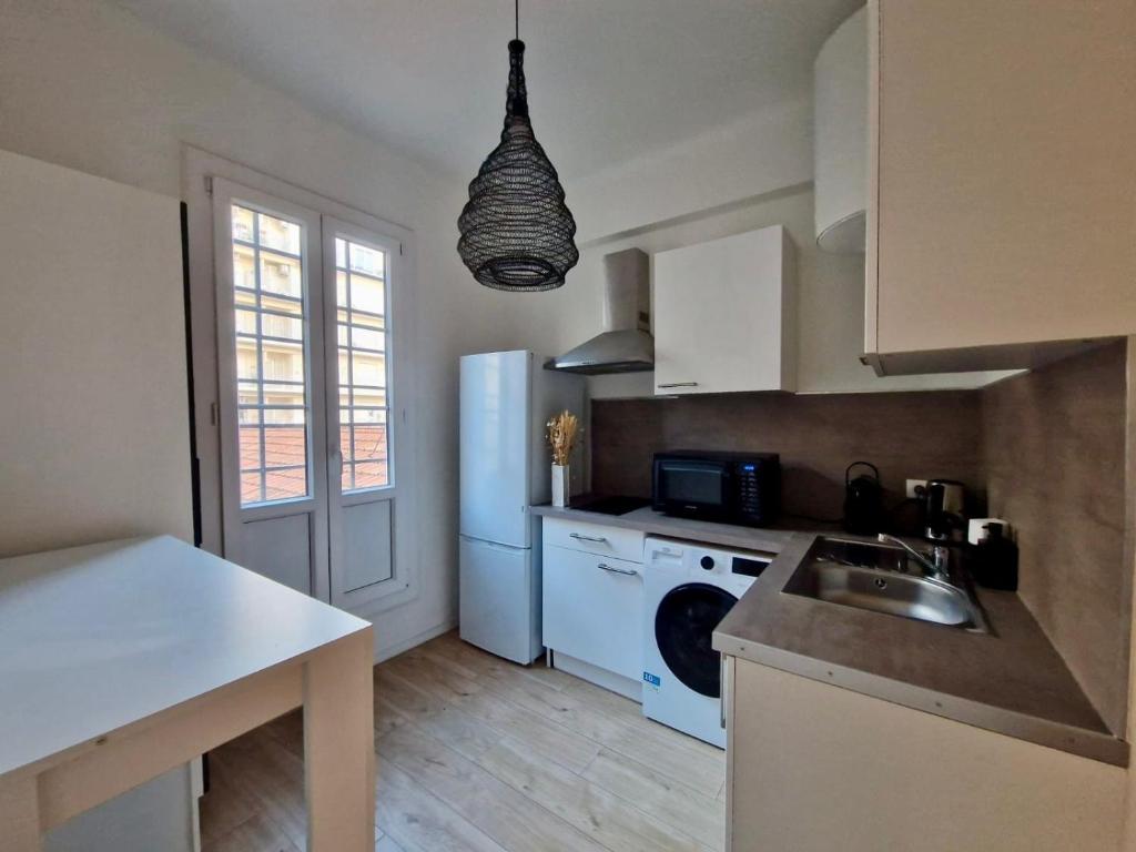 Chic Riviera Apartment Near Promenade des Anglais - 3