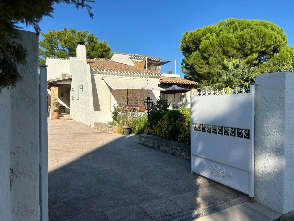 Villa les 3 lumières 8-10 personnes, Clim, piscine à proximité des plages - 2