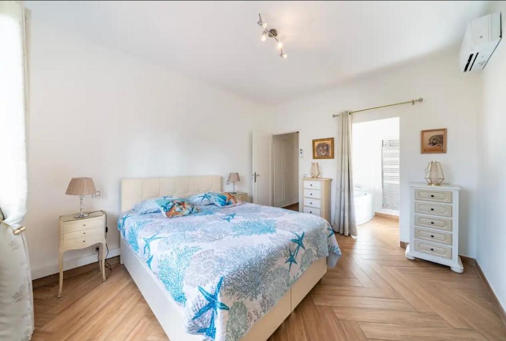 Villa 10 mn on foot from beaches, TGV station and city center with swimming pool - 5
