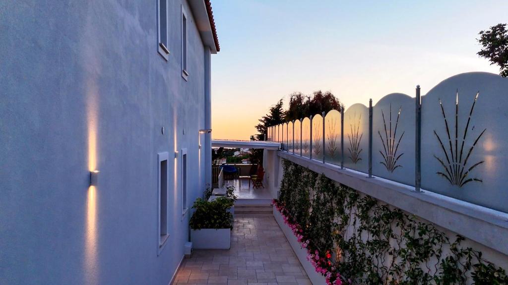 Nevada Infinity Villa with Pool, Terrace, Capri View - 3