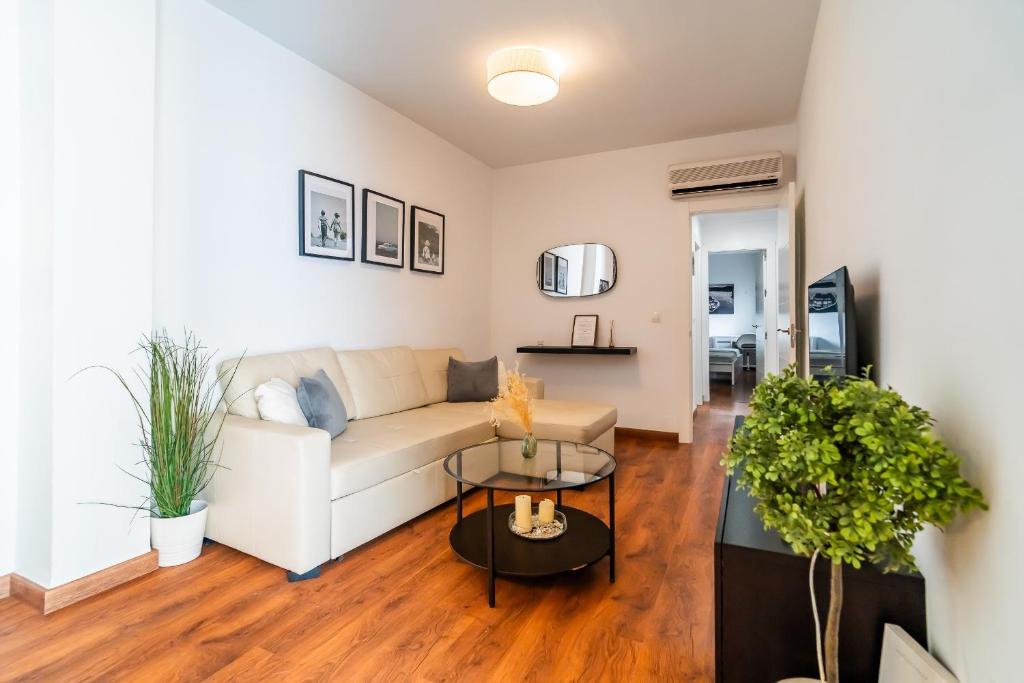 Cubo's Montaño Malaga Apartment - 5
