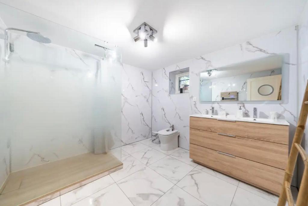 Villa 10 mn on foot from beaches, TGV station and city center with swimming pool - 4