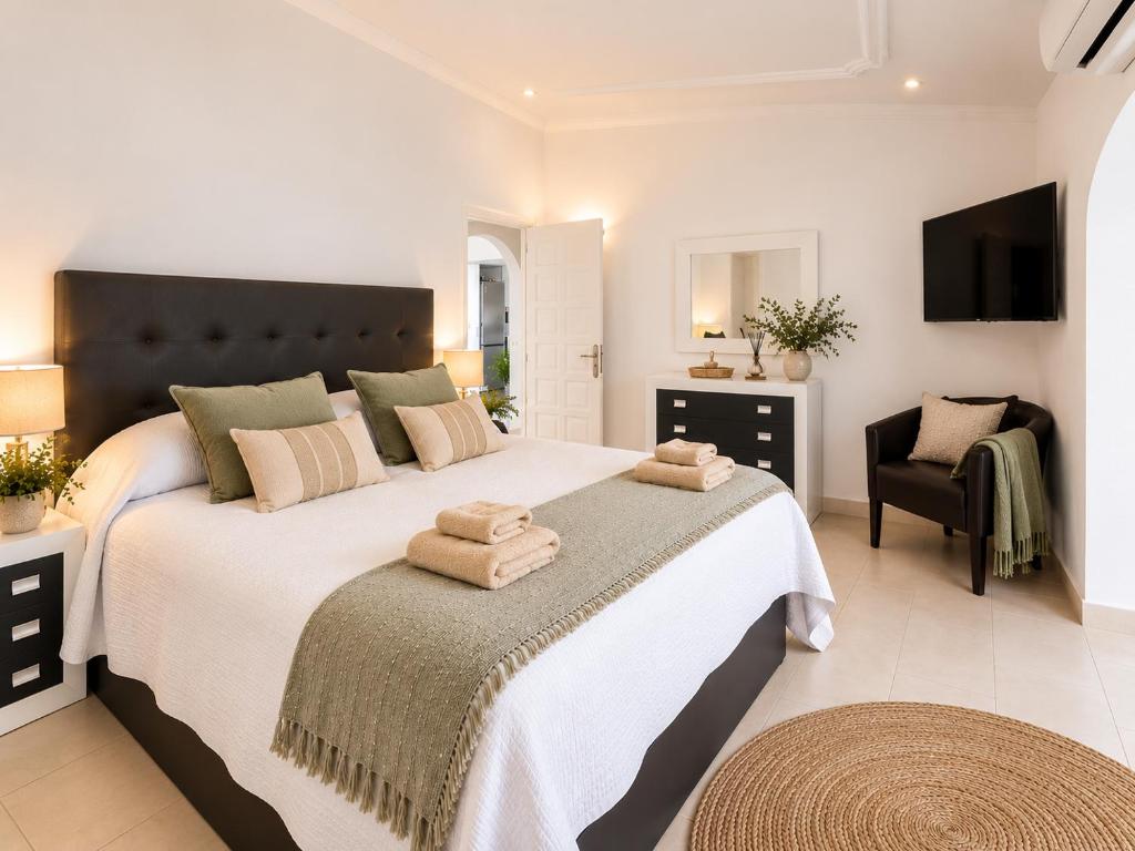 Sea View Villa with Private Pool & Jacuzzi on Golf Course - 4