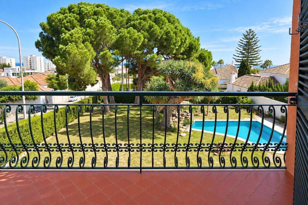 Villa Arroyo - Renovated Apartment for 6 with Sea Views and Two Terraces - 3
