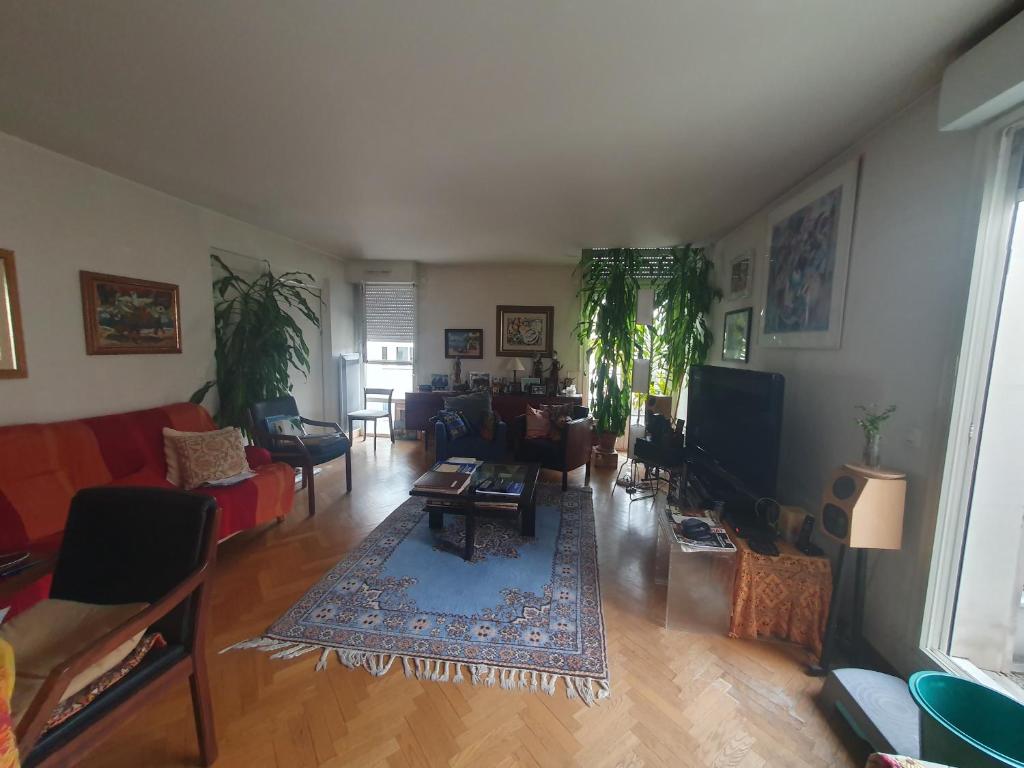 13 m2 bedroom in a fully equipped 126 m2 apartment - 2