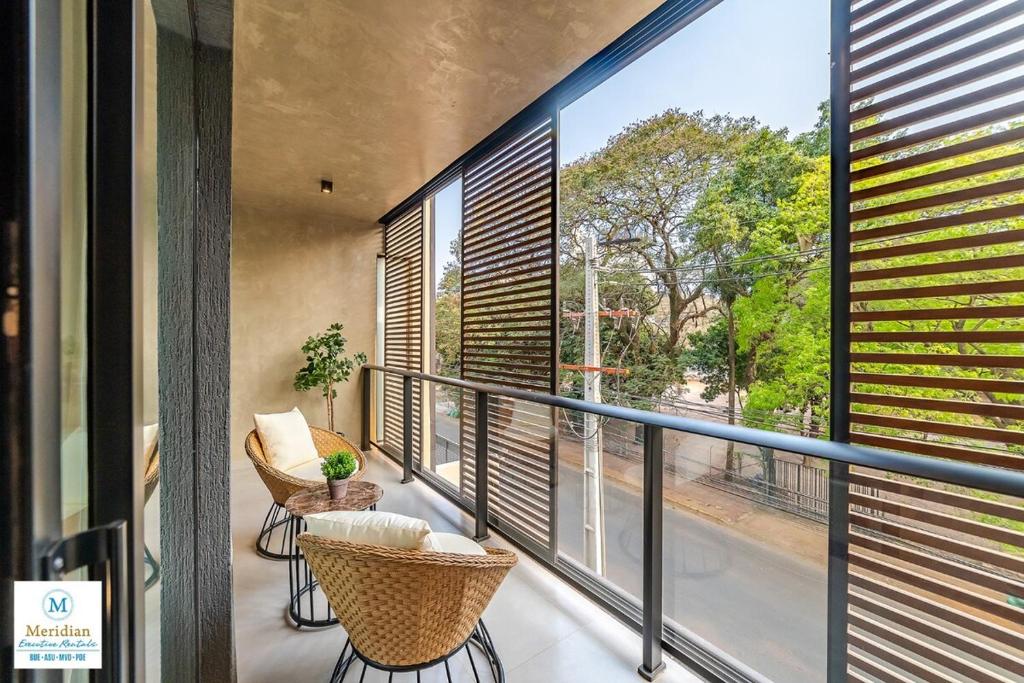 1A Steps from Shopping del Sol and Paseo La Galería! - 3