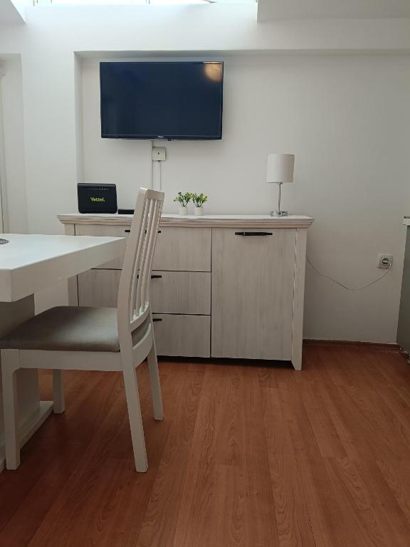 Belgrade Apartment by Mladenovic - 5