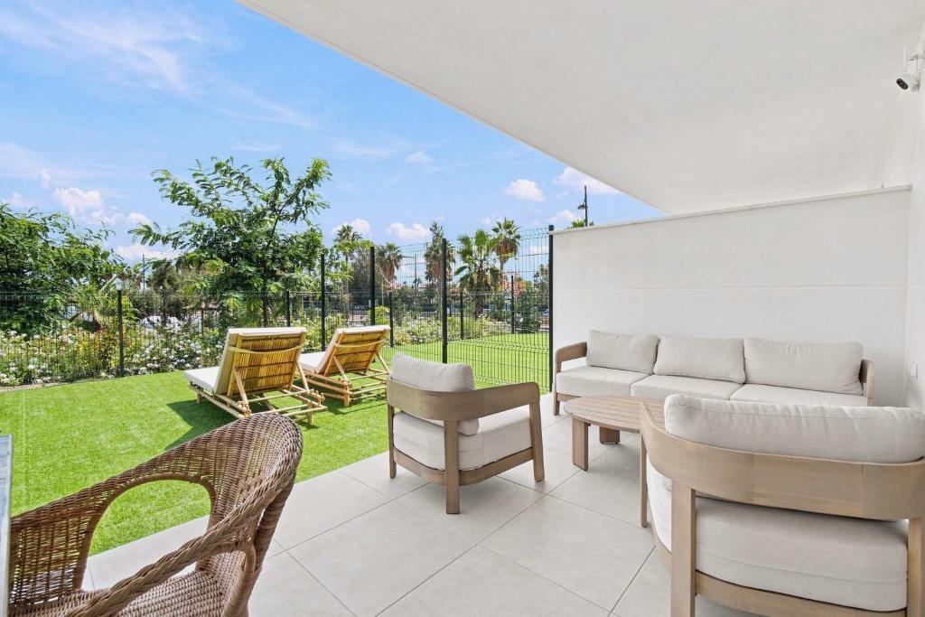 Pool-FREE parking-Close to beach-spacious yard - 4