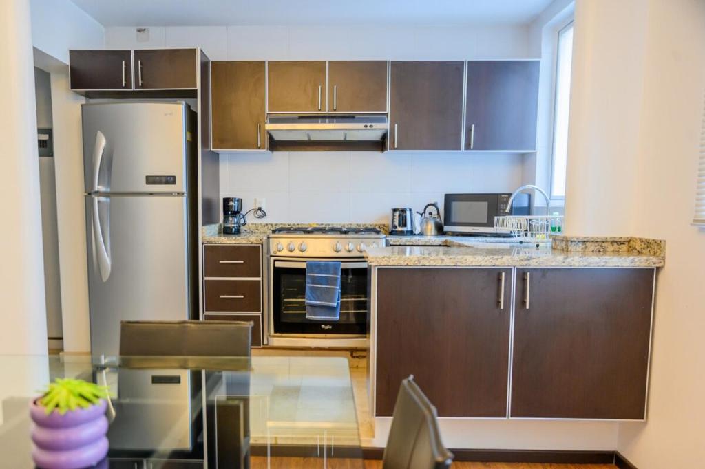 Condesa Residence 7 Stylish 2 Bedroom, 1 Bathroom Residence Accentuating Expansive Interiors - 2