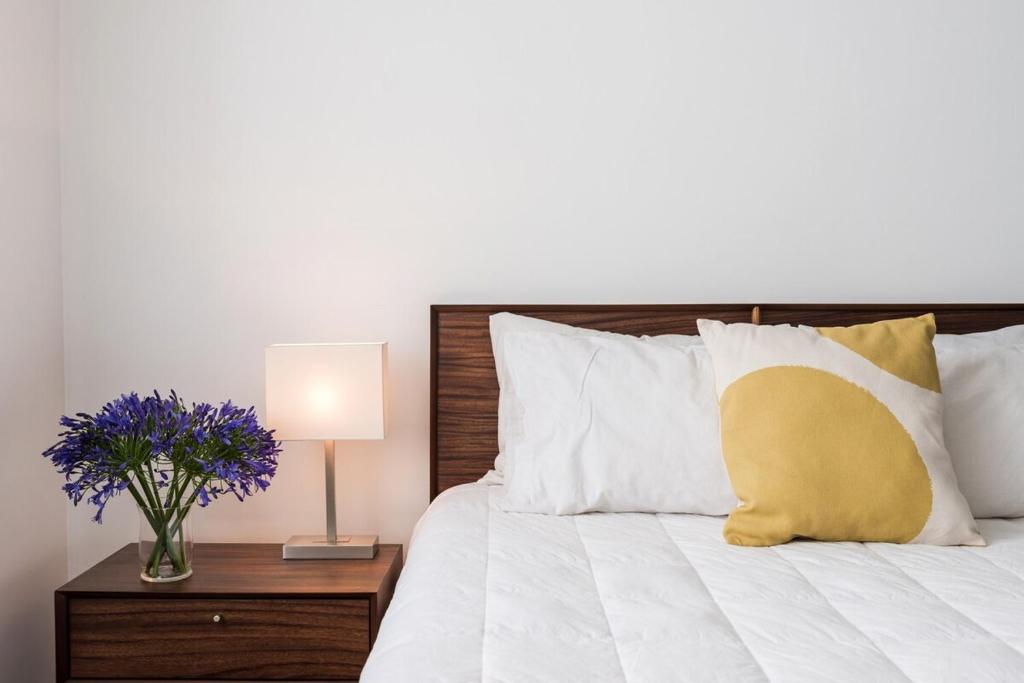 Condesa Residence 7 Stylish 2 Bedroom, 1 Bathroom Residence Accentuating Expansive Interiors - 4