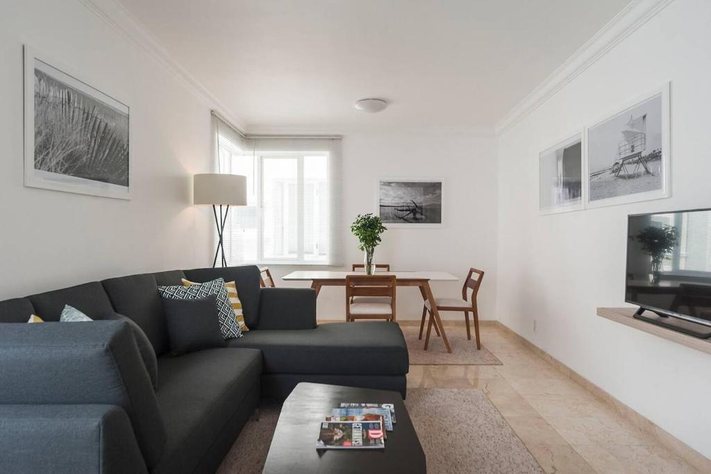 Condesa Residence Campeche 8 Urban Elegance 2BR 1BA Apartment with Large Living Areas - 1