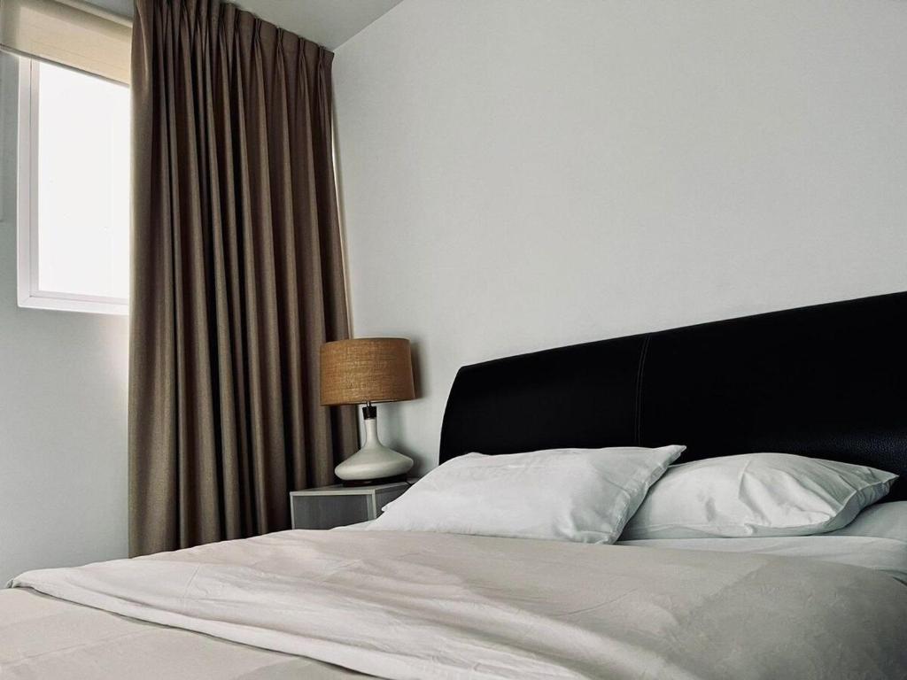 Condesa Residence Amsterdam 203 Shiny 1Bed 1Bath on Amsterdam Av - 4