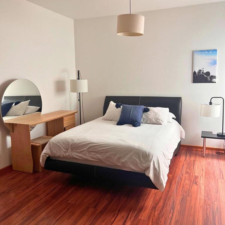 Condesa Residence Amsterdam F Elegant Residence with Inviting Ambiance on Amsterdam Avenue - 2