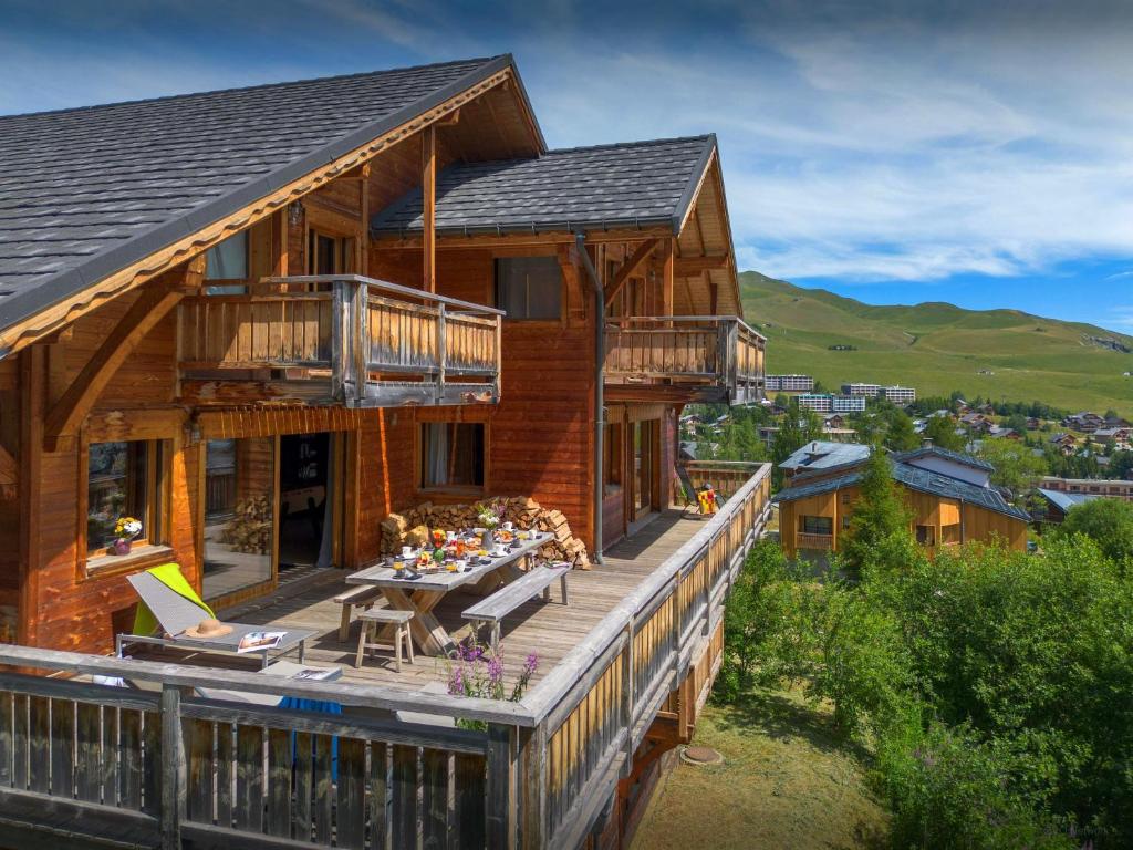 Chalet Fitzgerald - OVO Network - 2