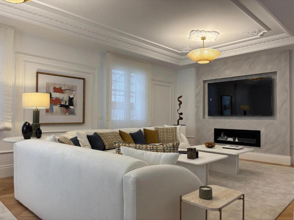 Casa de Madrid Luxury Apartment - 4