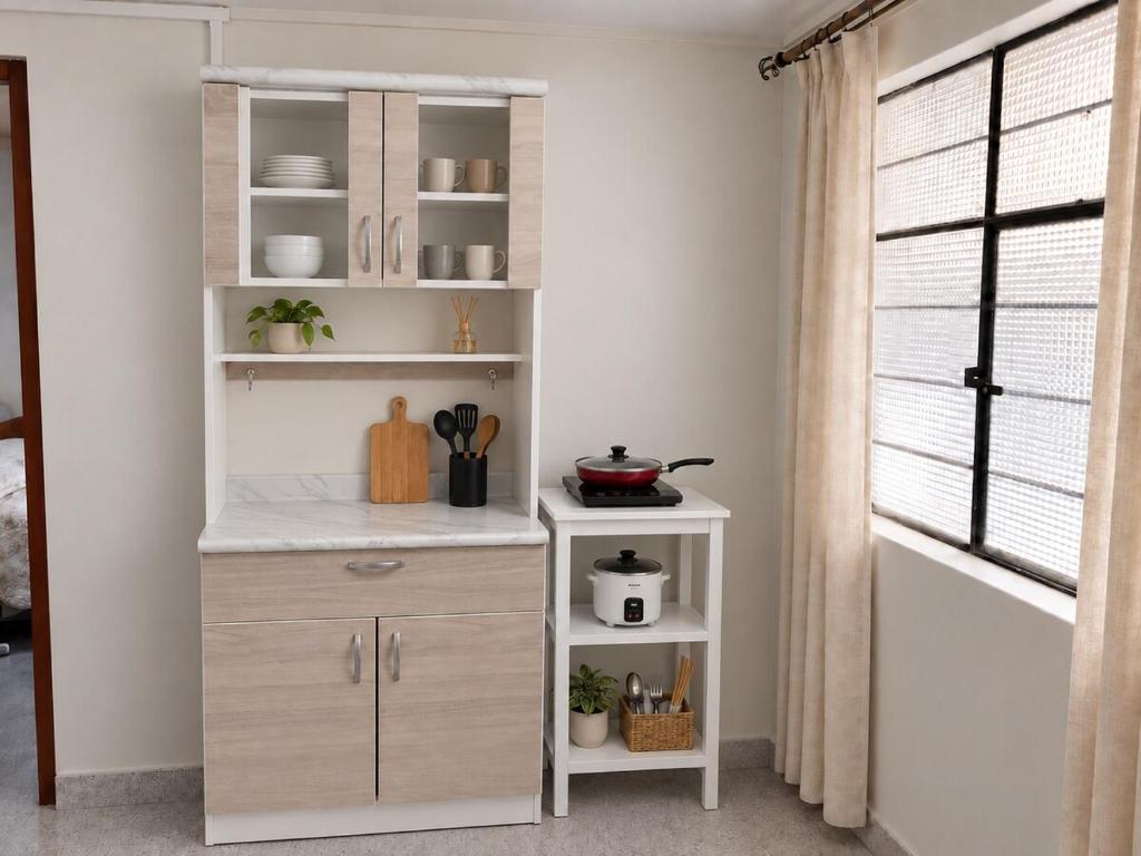 Centrally-located mini apartment with private entrance - 3