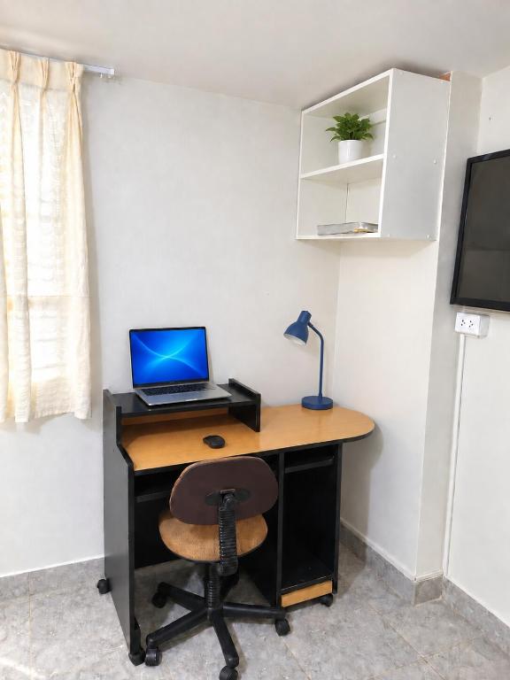 Centrally-located mini apartment with private entrance - 5