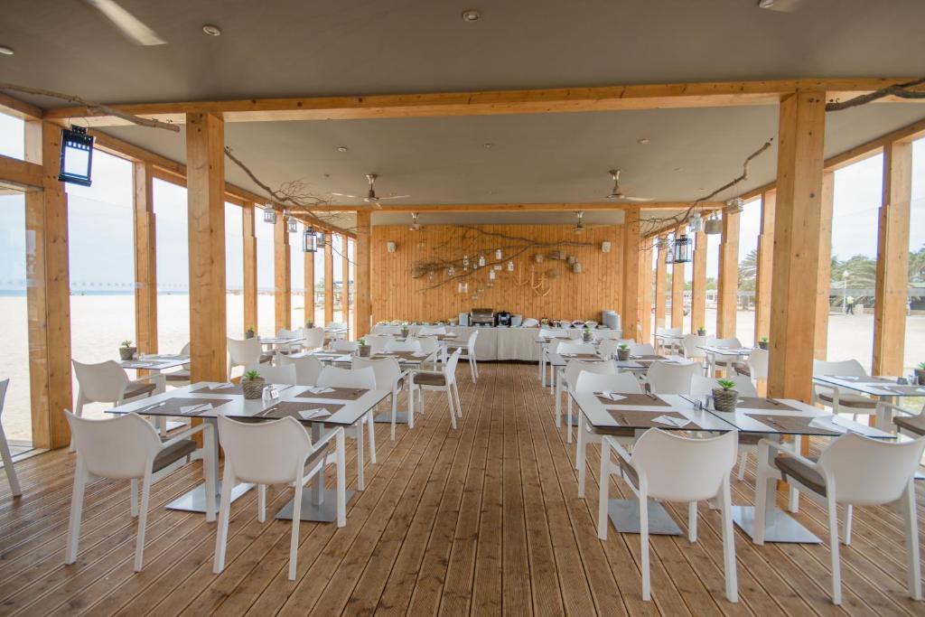 Oasis Salinas Sea — Restaurant & bars in Santa Maria